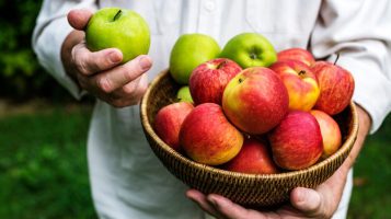 manzanas-frescas_53876-27288